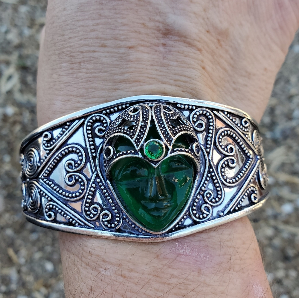 New Carved Goddess Face Green Quartz 925 Silver Cuff Bracelet.